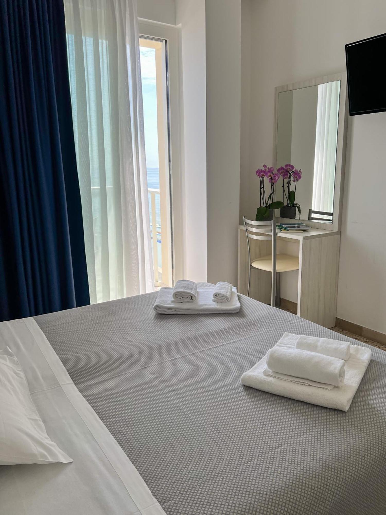 Hotel Ideal คูปรา มาริตติมา ภายนอก รูปภาพ