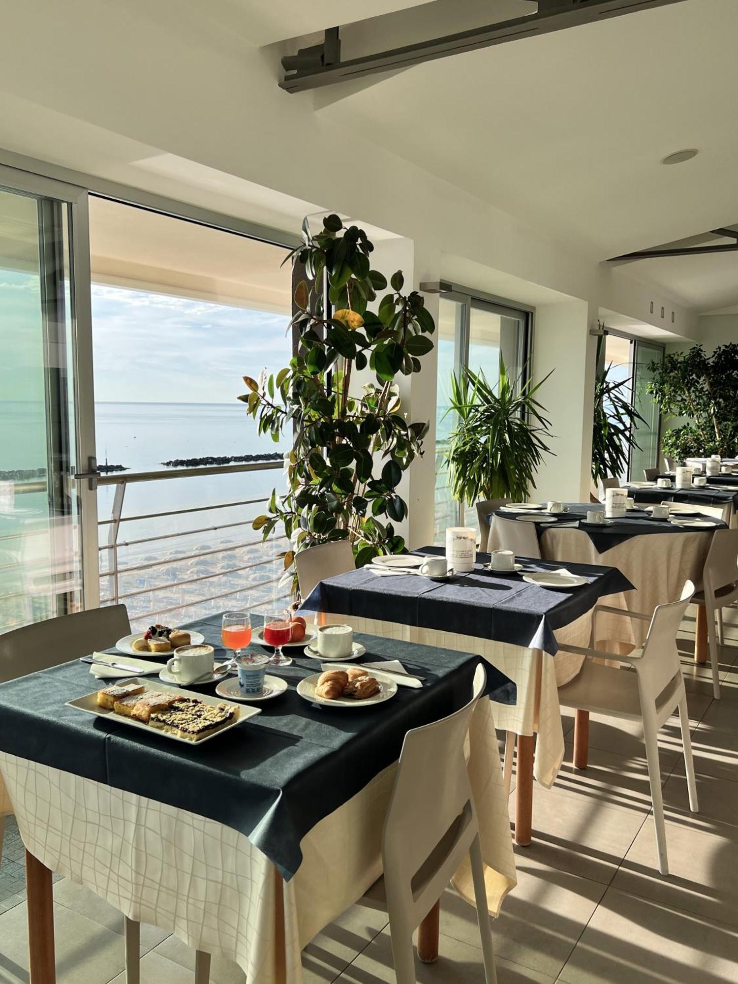 Hotel Ideal คูปรา มาริตติมา ภายนอก รูปภาพ
